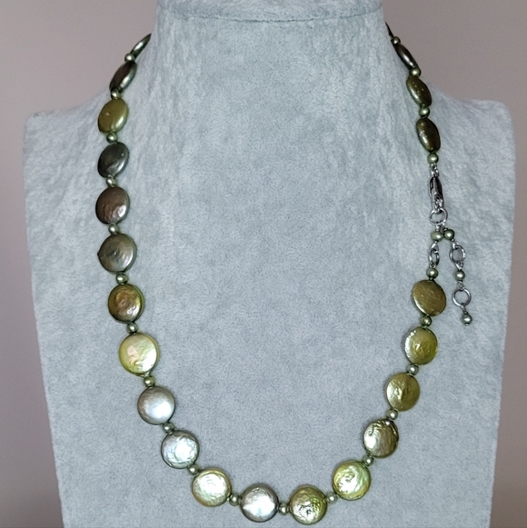 Beautiful Green Coin Pearl Necklace - Picture 2 of 6